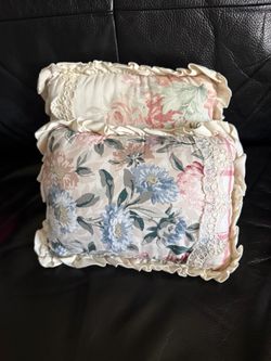 mini cushions and cellphone holder