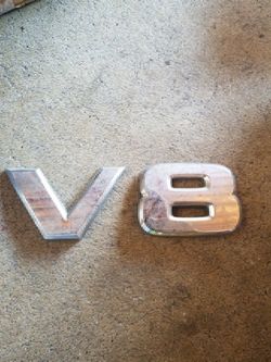 Nissan Armada V8 logo