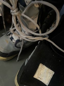 Snowboard boots