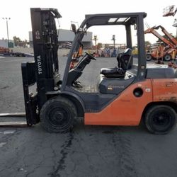 2014 8,000 # Pound 8K Warehouse Forklift - Toyota Diesel 8fd35U