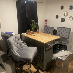 Island With Four Luxury Chairs Set
