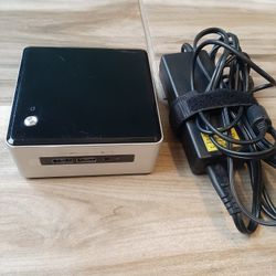 Intel NUC 7 (i5-6260U, 16gb RAM, 256gb SSD)