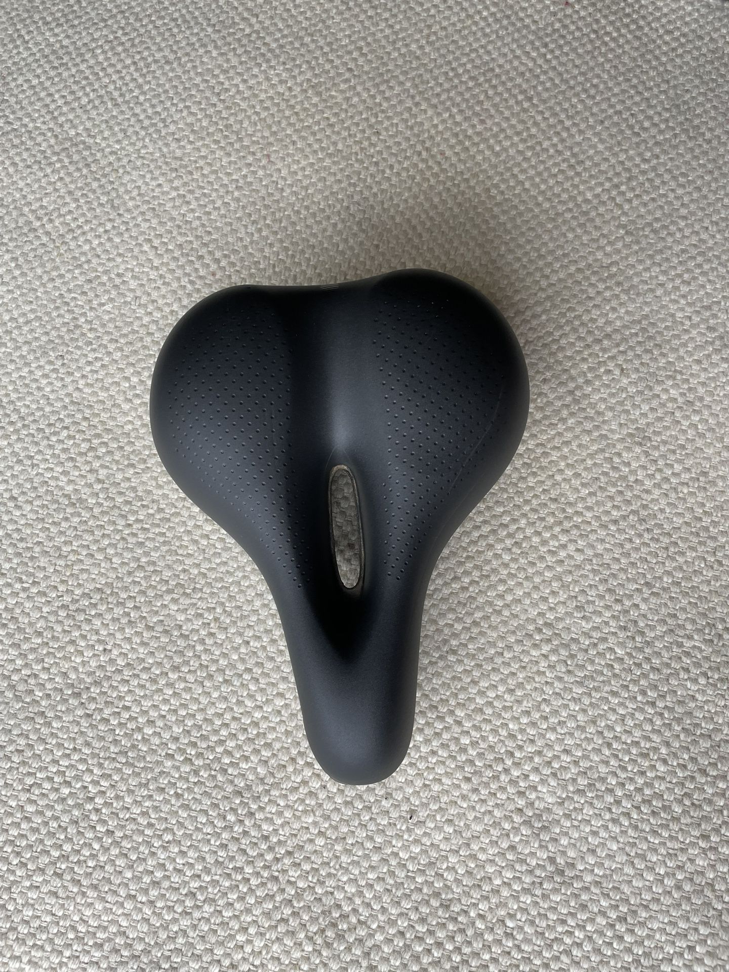 Bike saddle - Bontrager Comfort Gel + - Good condition - If the listing is up and you can see it, that means the item is available - Pickup please - N