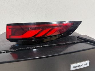 RANGE ROVER SPORT RIGHT TAILLIGHT 2024