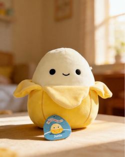 🍌 Squishmallows Junie the Banana (7.5") – Like New 🍌