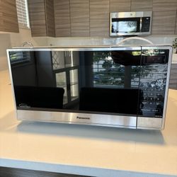 Panasonic Microwave with Cyclonic Inverter 1250 Watt