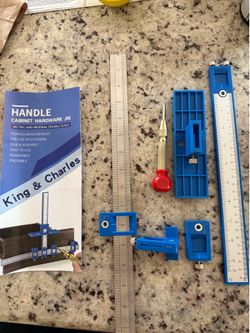 Cabinet hardware jig