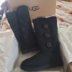 UGG Tall Black w Bailey Button 
