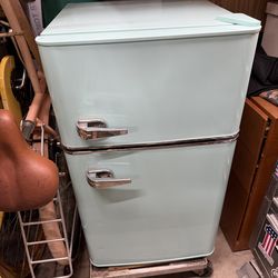Insignia mini fridge
