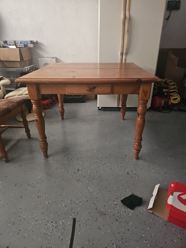 Oak Wood Table, 4 Matching Cushioned Chairs, 2 Leaflets