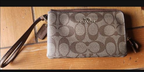 Coach wristlet wallet
