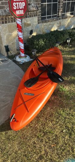 KAYAK LIKE NEW EXCELLENT CONDITION $350 SERIOUS BUYERS PLEASE HABLO ESPANOL