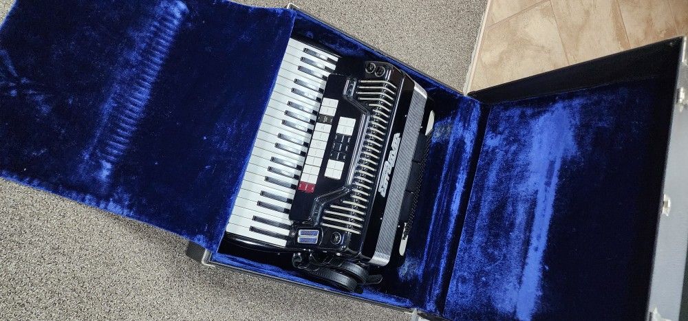 Cordovox Electric Accordion 120 Bass