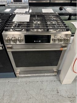 Café 30” slide in 6 burner gas/propane range with convection and air fly