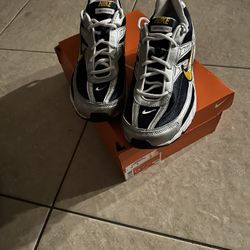 SLIGHTLY USED MEN NIKE INITIATOR SIZE 13  IN BOX 9/10 CONDITION SEE PICS