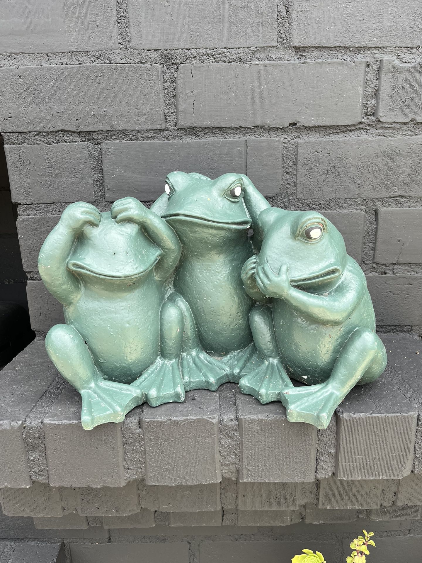 Vintage Garden frog Statue