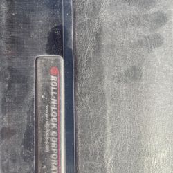 2019 Roll And Lock Series Manual Retractable Tonneu Cover