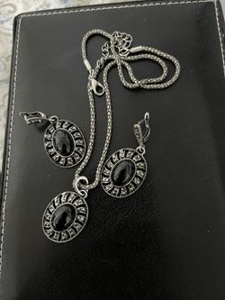 Black Stone Pendant And Earrings Brand New Pick Up Raseda And Vanowen 