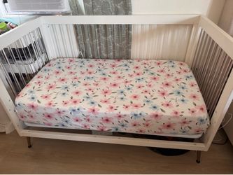 Sloane Convertible Crib (White Acrylic)