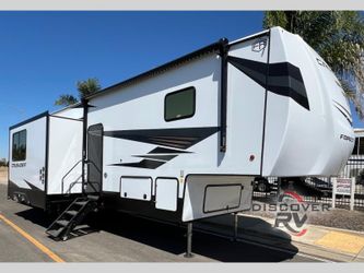 2027 Crusader 2Suite