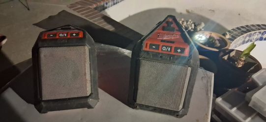 12v Milwaukee Bluetooth speaker