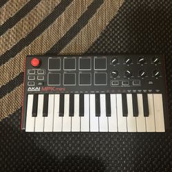 Akai MPK Mini MIDI controller