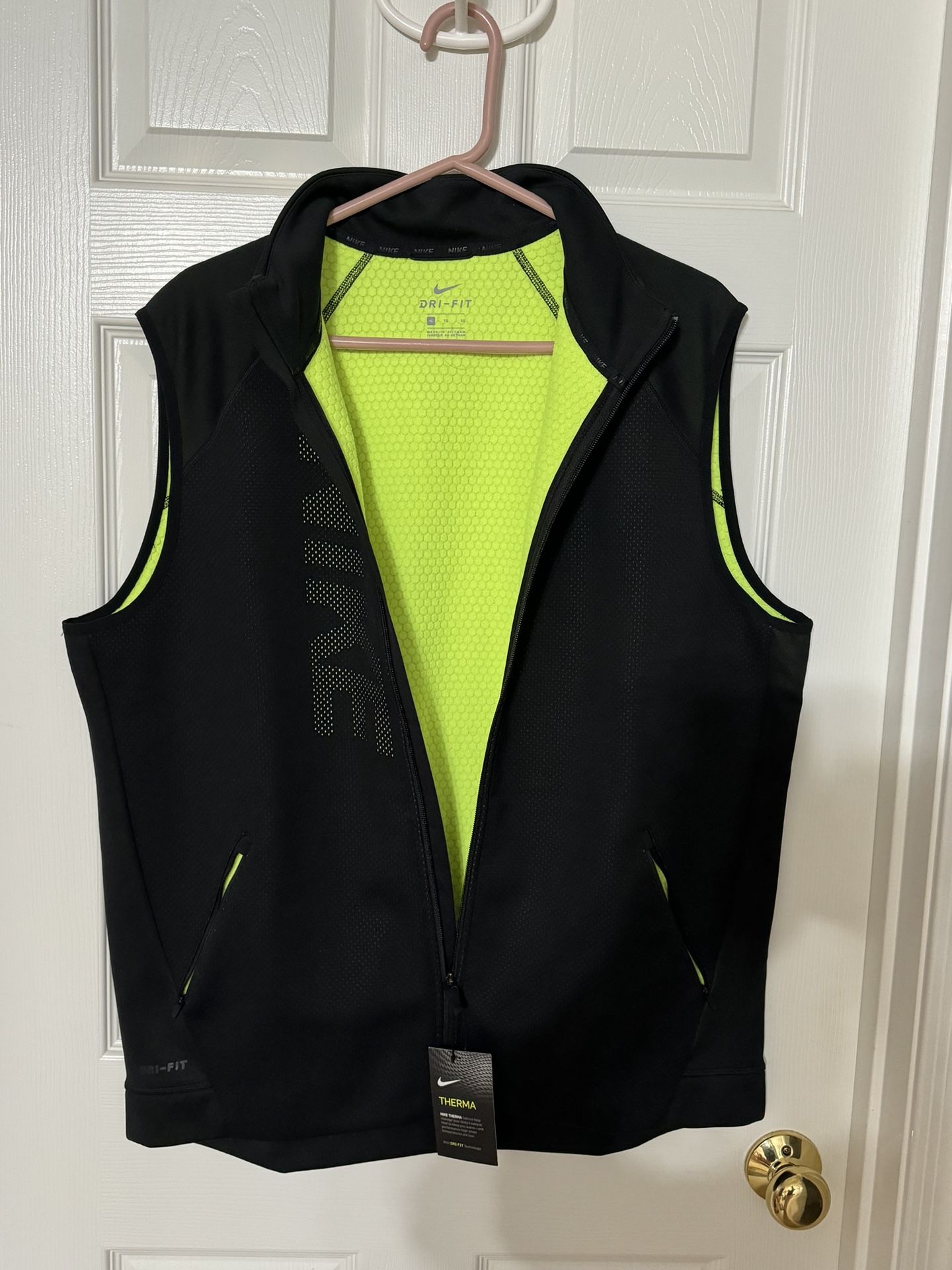 New Nike Men’s Therma Vest Size Extra Large 