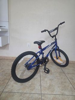 Brand new bycicle, 20" wheels (Youth, Boys)/Bicicleta totalmente nueva, ruedas 20 pulgadas (para niño)