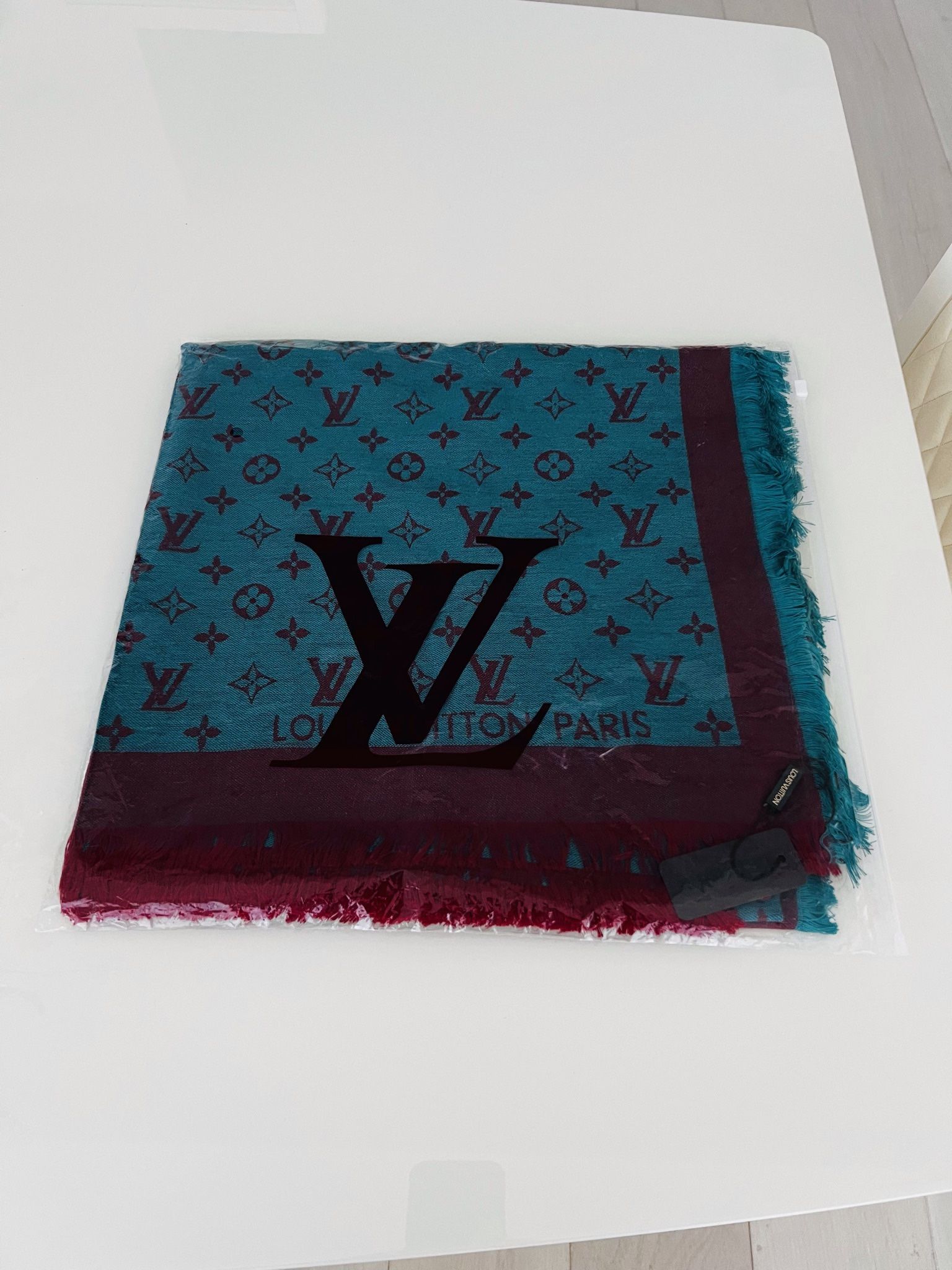 Louis Vuitton Logo Large Shawl Scarf Double-sidedf