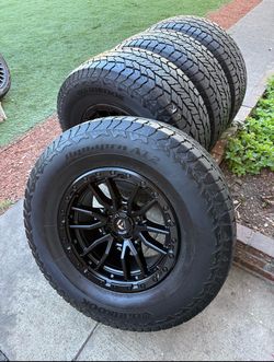 Chevy Silverado wheels and tires 35x12.50R18