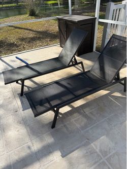 Pool lounge chairs