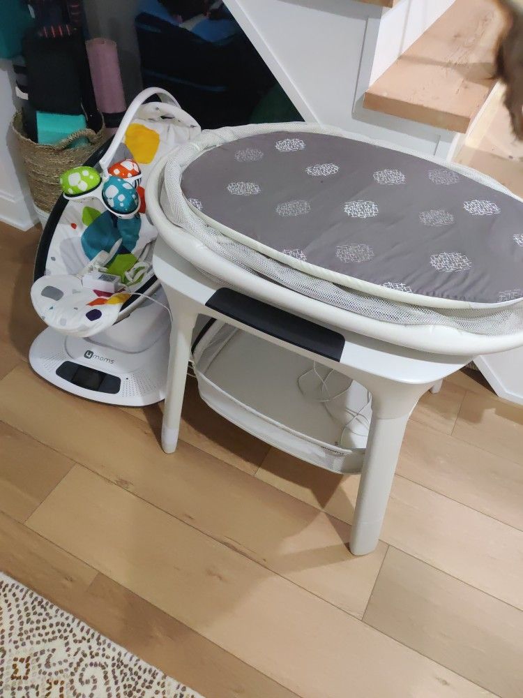 MamaRoo Rocking Bassinet, Bassinet Basket, And Rocking Swing Bundle