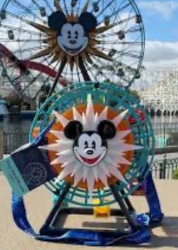 Disneyland The 25th Anniversary California Adventure interactive popcorn bucket (Pixar Pal-A-Round Ferris Wheel) is highly sought after,