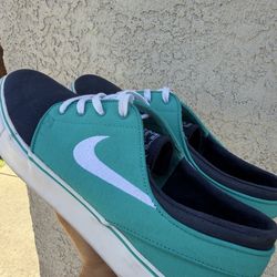 Nike Janoski