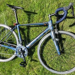 FUJI 1.3 LE Road Bike 53cm - Carbon frame + 2X11 SHIMANO 105