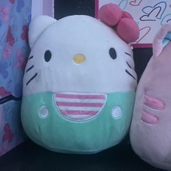 Hello Kitty Squishmallow