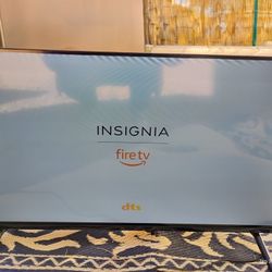 INSIGNIA 32IN SMART FIRE TV WITH REMOTE