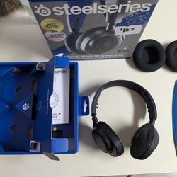 Like new steelseries arctis nova 7p wireless headphones PC Xbox PlayStation iPhone android Bluetooth