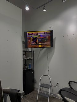 43 inch Roku Flat Screen TV Wall Mounted