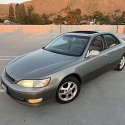 2000 Lexus ES300 – Toyota Reliability – Runs Great – Clean Interior