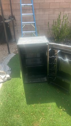 Used mini fridge works great