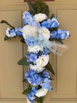 Blue and white flower decoration