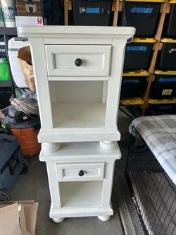Nightstand set & TV