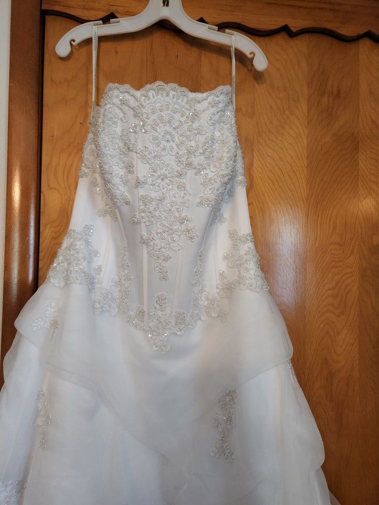 New Halter Wedding Dress With tags. Size 14