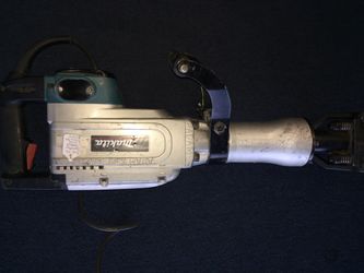 Makita HM1304B Corded electric Demolition Hammer with 1 bit & case