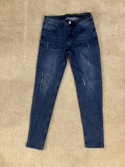 Never worn men’s size 32 regular fit distressed blue jean