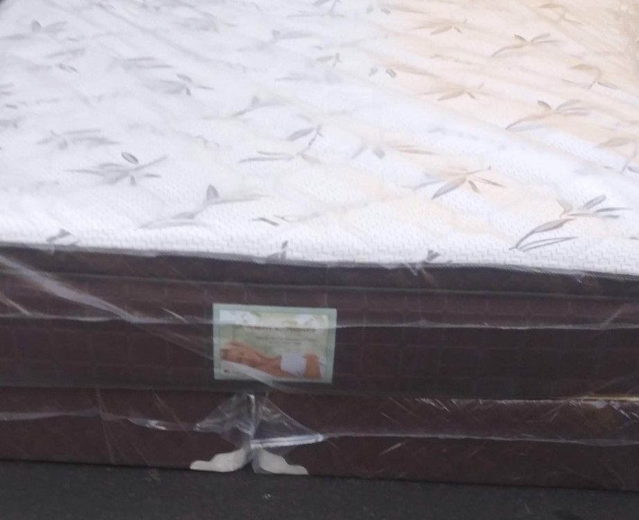 Brand New King Size Pillowtop Mattress Included Box Spring Free Delivery