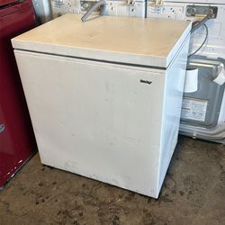 Working chest freezer 10 ft cu / hielera trabajando tipo vertical