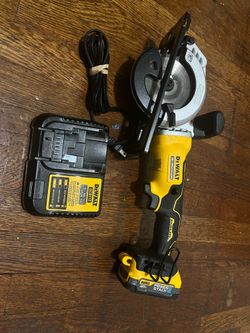 DEWALT. ATOMIC 20V MAX Cordless Brushless 4-1/2 in. Circular Saw