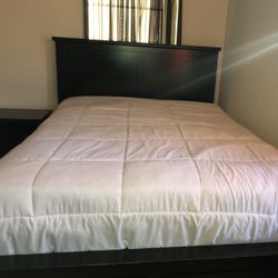 Black queen size 4-piece bedroom set